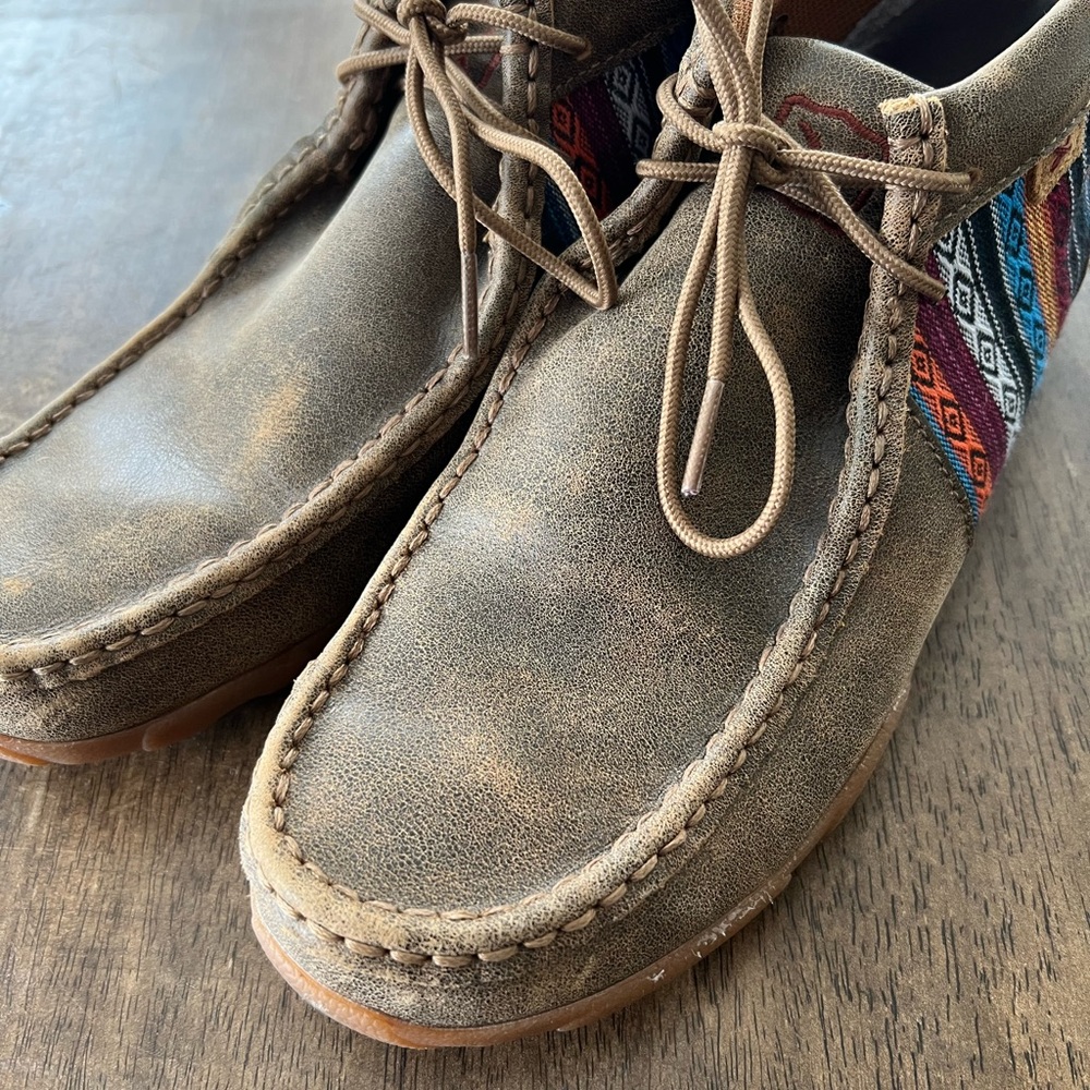 Twisted X Ariat Leather Shoes with Multicolor Pattern size 9